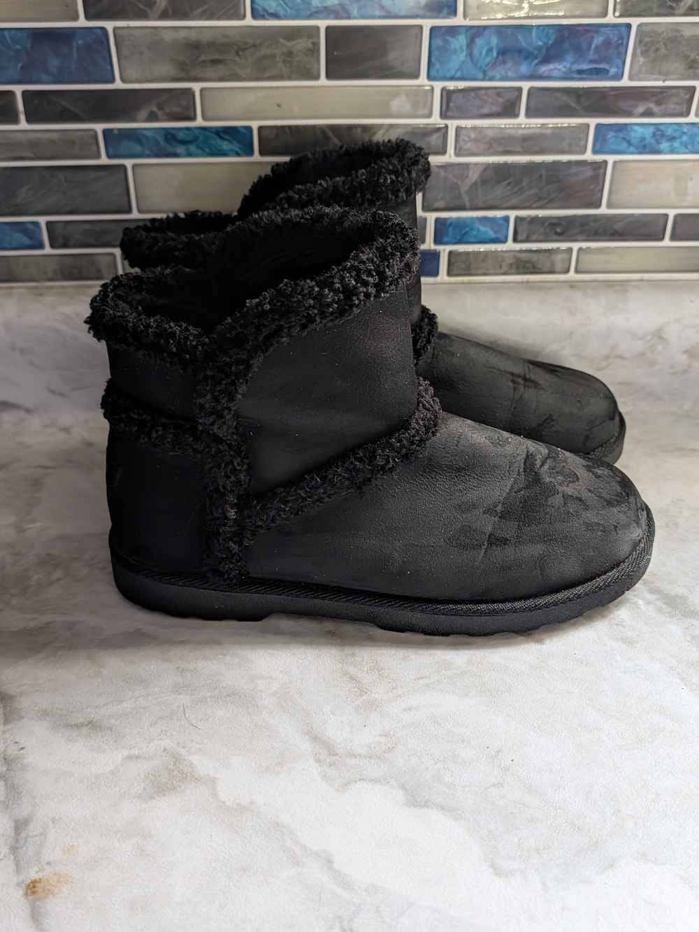 Women's Black Faux Shearling Winter Slippers Booties
